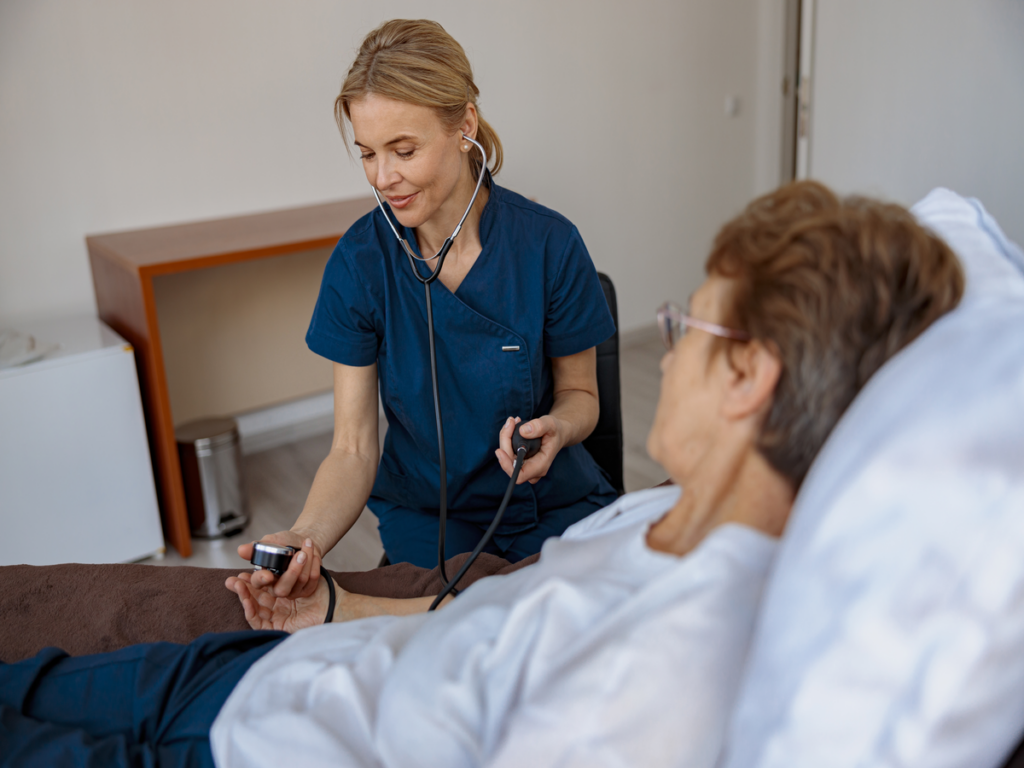 Experto en Atención al paciente geriátrico. Movilización y prevención de úlceras y escaras